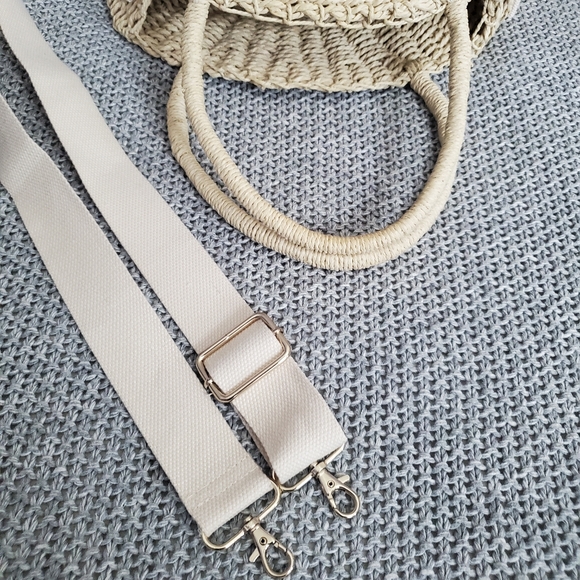 *SOLD* Gap natural straw circle bag - Picture 10 of 15